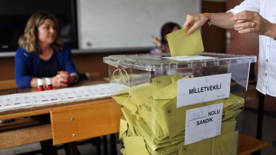 En düşük oyu alan...