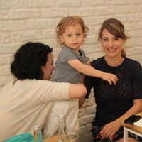 Anne-oğul yemek keyfi