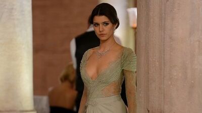 Beren Saat isyan etti