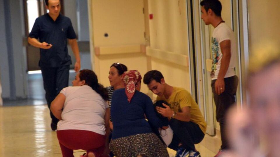 Kayınvalidesini dövüp eşini bıçakladı