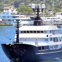 Lüks yatıyla Bodrum'a demirledi!