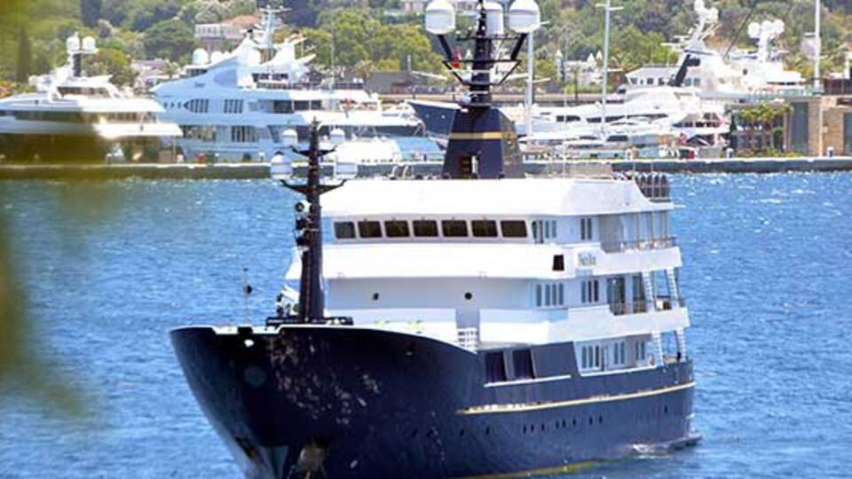 Lüks yatıyla Bodrum'a demirledi!