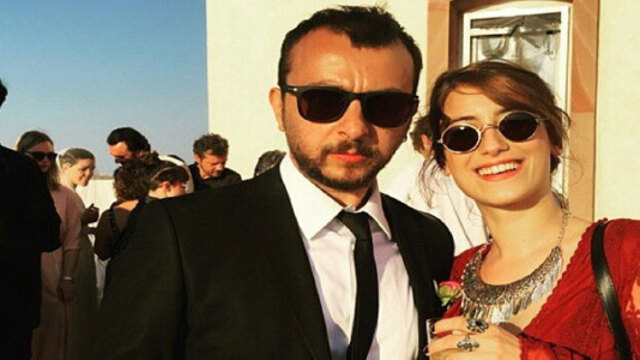 Hazal Kaya sevgilisiyle düğünde...