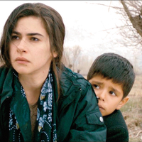 Ünlüler 'Kuzu'yu bağırlarına bastı