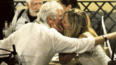 33'lük sevgilisiyle keyfi yerinde