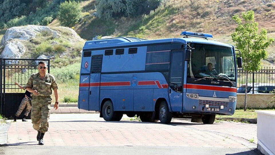 15 polisin yargılanmasına başlandı