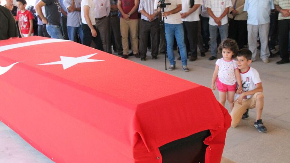 Minik Azra yürekleri dağladı