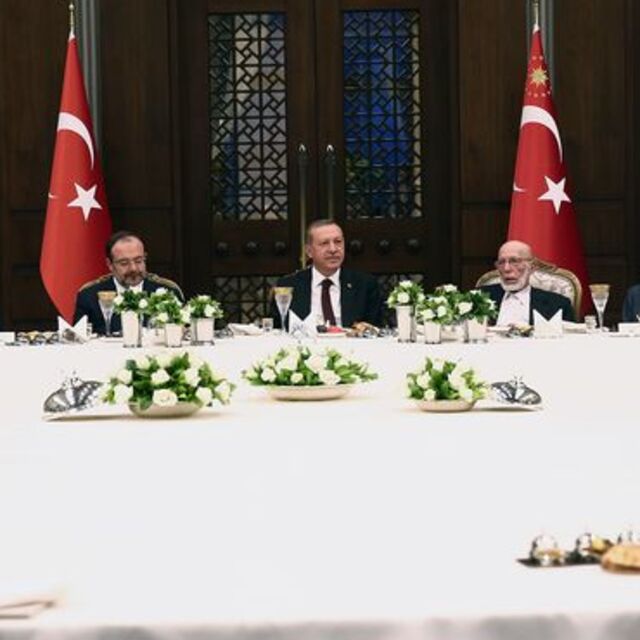 Erdoğan iftar yemeğinde din adamlarını ağırladı