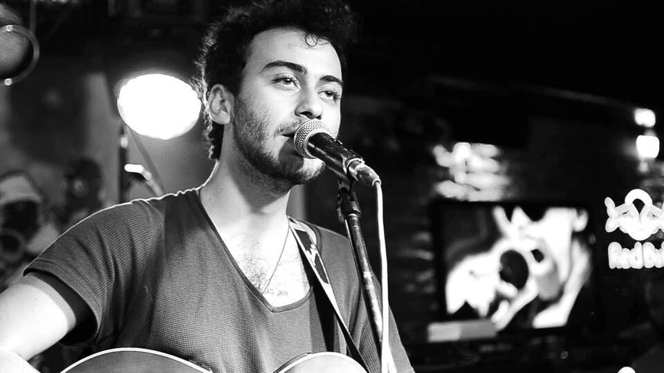 Virüslü şarkıyla Twitter hesaplarını fethetti