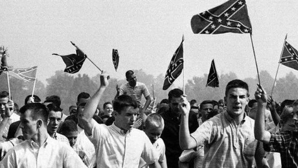 Kilise katliamı bayrağı tartışmaya açtı