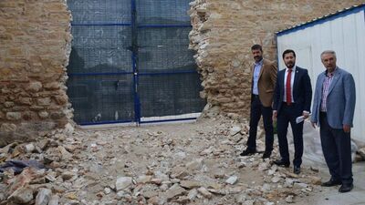 420 yıllık külliyenin duvarını bakın ne için yıktılar!