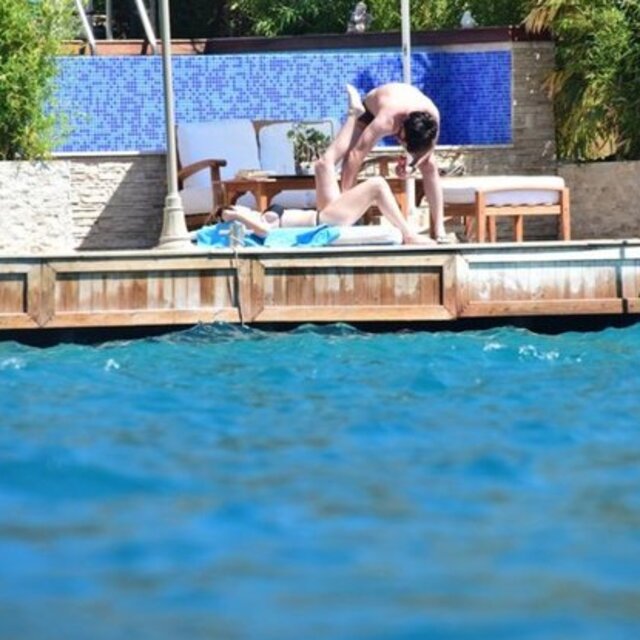 Farah Zeynep Abdullah ile Gökhan Tiryaki çifti Bodrum'da