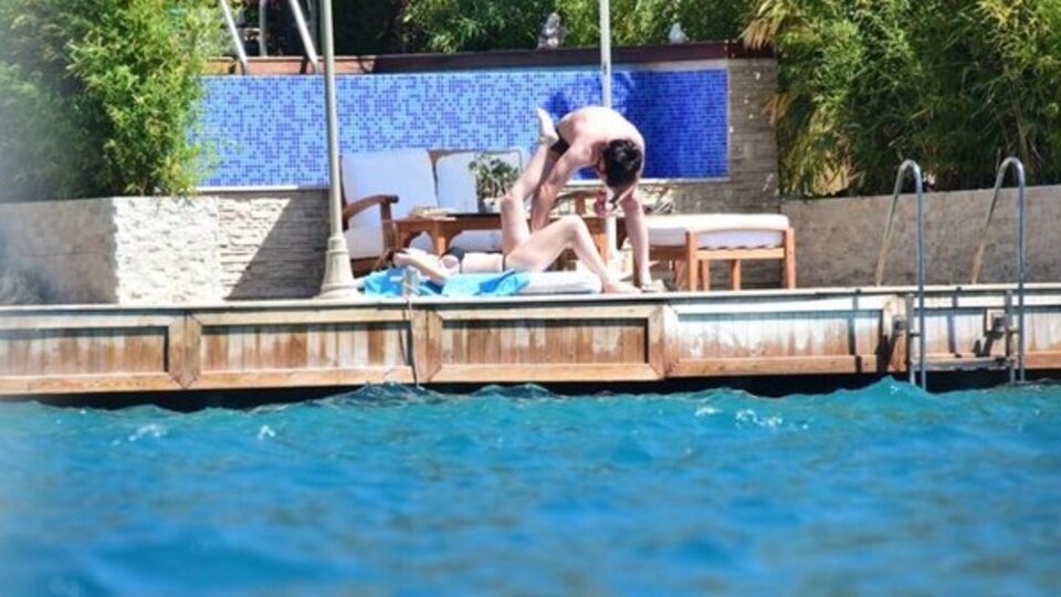 Farah Zeynep Abdullah ile Gökhan Tiryaki çifti Bodrum'da