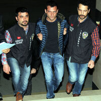 Onur Özbizerdik İstanbul'da gözaltına alındı