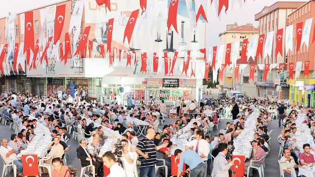 Sancaktepe'den her gün 5 bin kişiye iftar sofrası