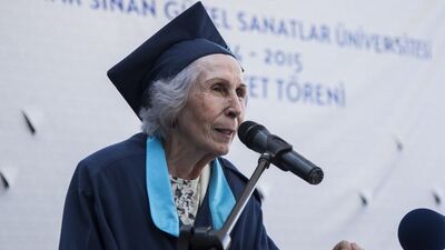 84'ünde kep fırlattı