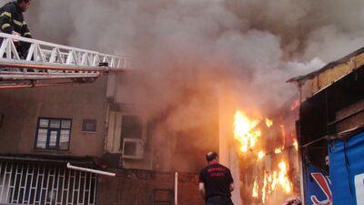 Aksaray'da AVM'de yangın!