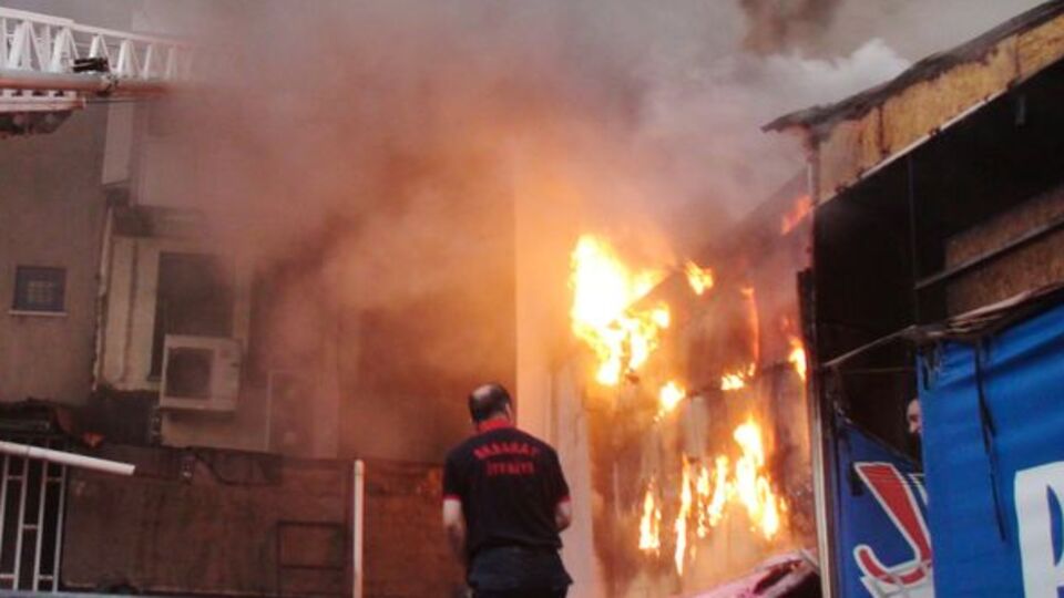 Aksaray'da AVM'de yangın!