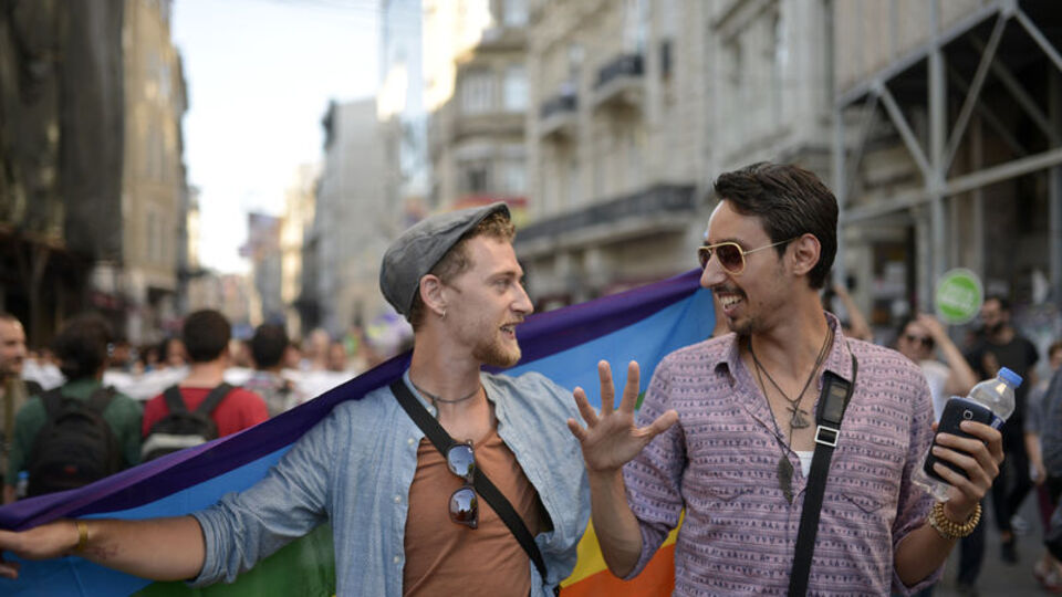 'Herkes onurlu yaşamayı hak eder'