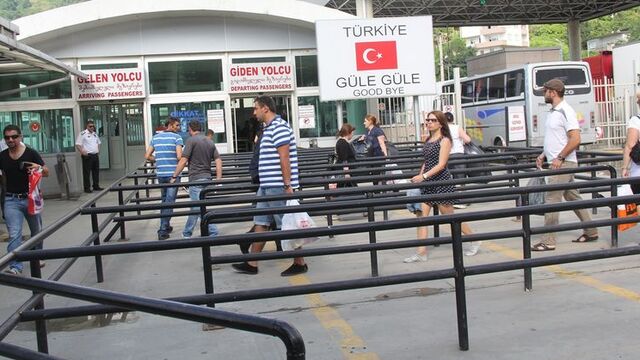 Sınır kapısına labirent yaptılar!