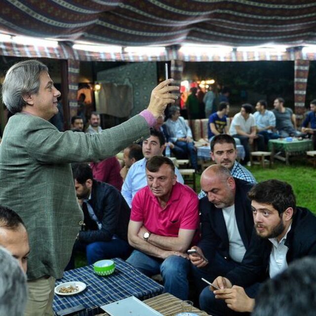 Başkan 'Periscope'la yayında