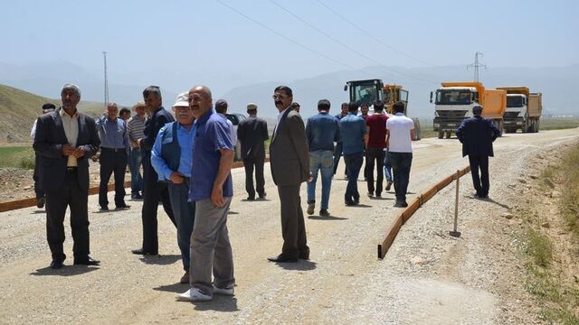 Yüksekova'da köylülerin "beton yol" tepkisi