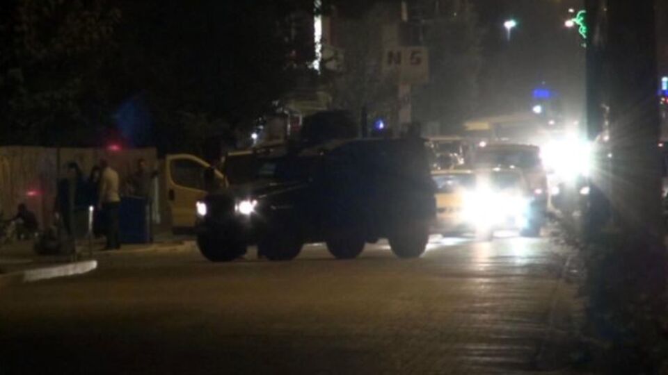 Cizre'de şüpheli araç polisi alarma geçirdi