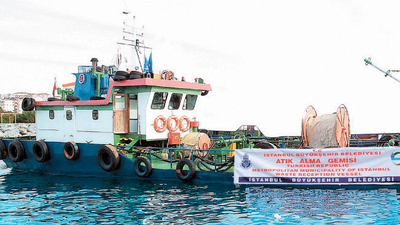 İBB gemilerden 1700 TIR dolusu atık topladı