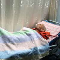 Adile Naşit'in eşi vefat etti