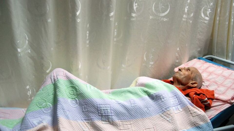 Adile Naşit'in eşi vefat etti