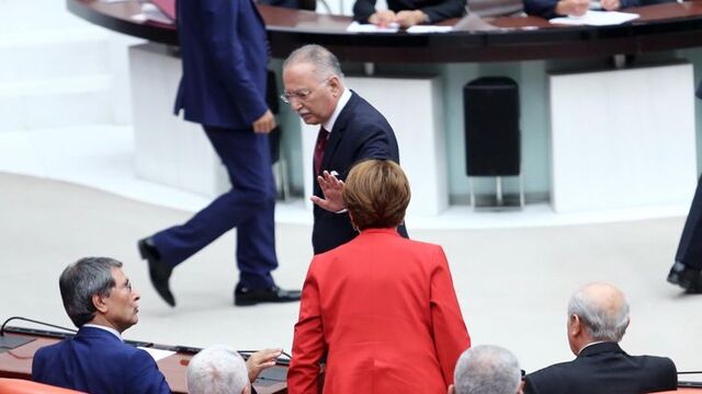 MHP sıralarında dikkat çeken kare!