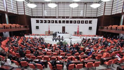 Meclis başkanını seçti