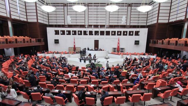 Meclis başkanını seçti