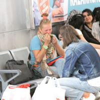 Havalimanında can dostu için gözyaşı döktü