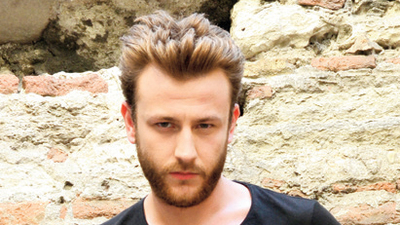 Genç oyuncudan aşk romanı