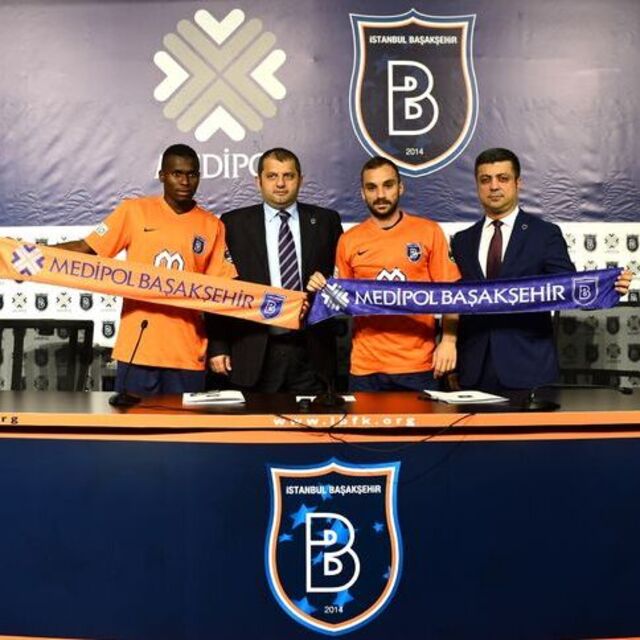 Medipol Başakşehir'de çifte imza