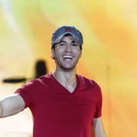 Ünlü şarkıcıya gözaltı şoku!