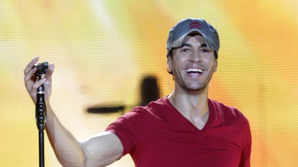 Ünlü şarkıcıya gözaltı şoku!