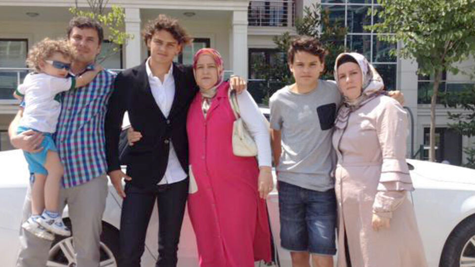 Enes ailesiyle vedalaştı