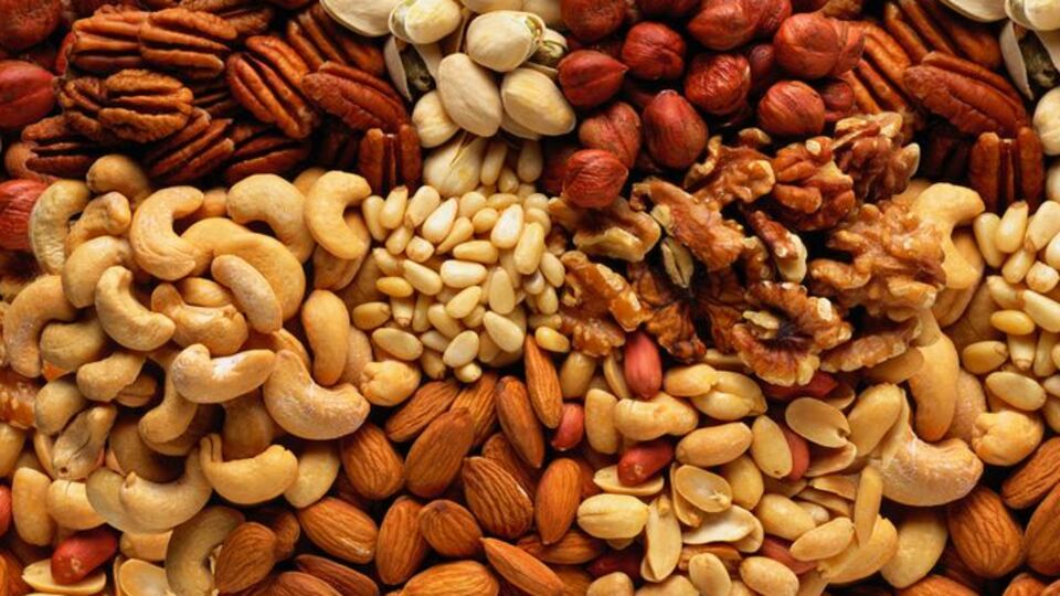 "İftar ile sahur arasında 50 gram kuru yemiş yiyin"