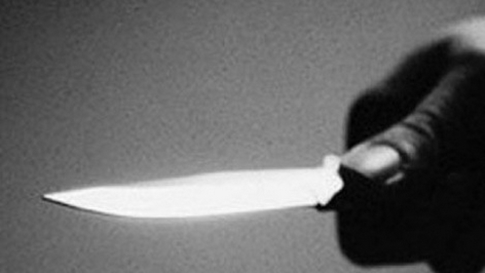 Sen Deccal'sin dedi, annesinin boğazını kesti!