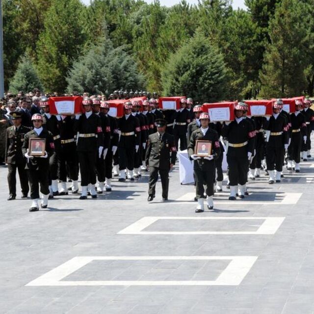 13 Şehidin gerekçesi: 'Askerler horluyordu, komutanların ihmali yok'