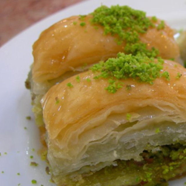 Komşuda hem parası hem tabelası kaldı!