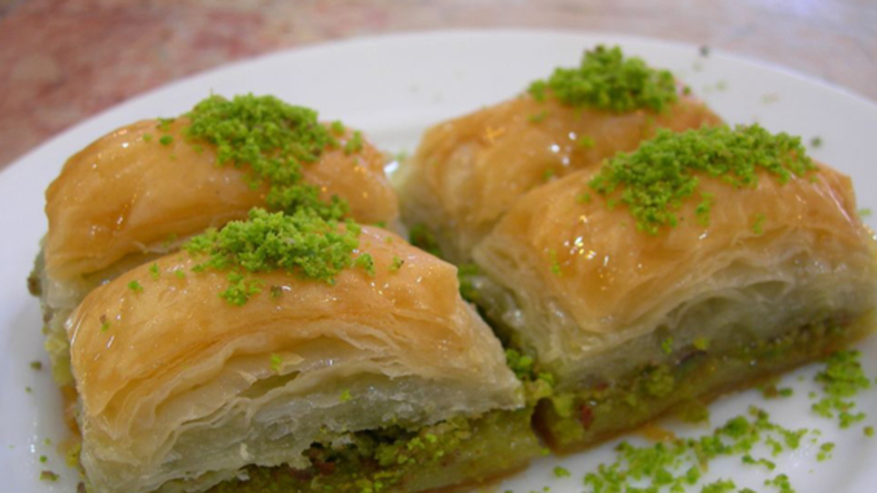 Komşuda hem parası hem tabelası kaldı!