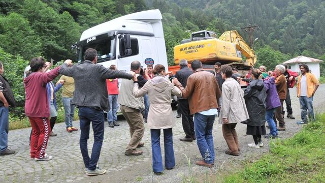 'Yeşil yol'a horonlu protesto