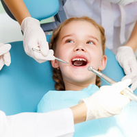 Süt dişlerini erken çektirmeyin!