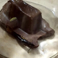 Yediği çikolatadan çıkan dehşete düşürdü!