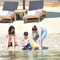 Anne-oğul tatil keyfi