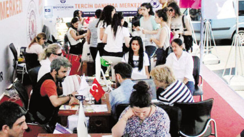 İBB'den 15 noktada LYS tercih hizmeti