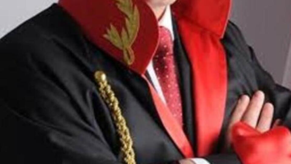 Dolandırıcı sahte hâkim, gerçek hâkim karşısında yakayı ele verdi